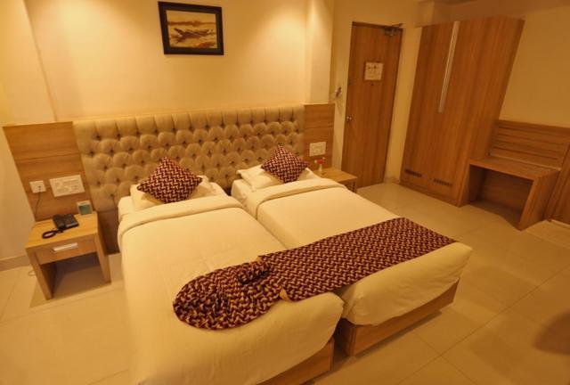 Hotel Anjali Park Котаям Екстериор снимка