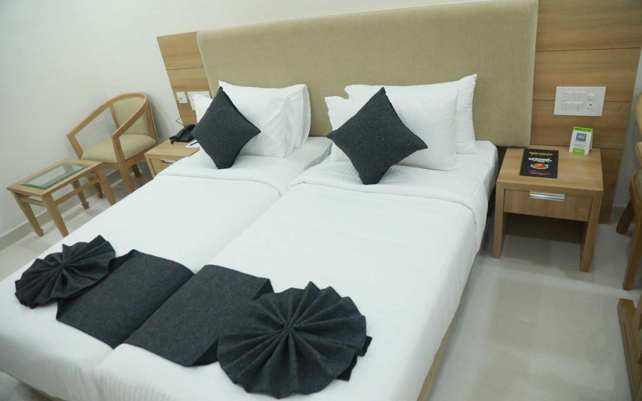 Hotel Anjali Park Котаям Екстериор снимка
