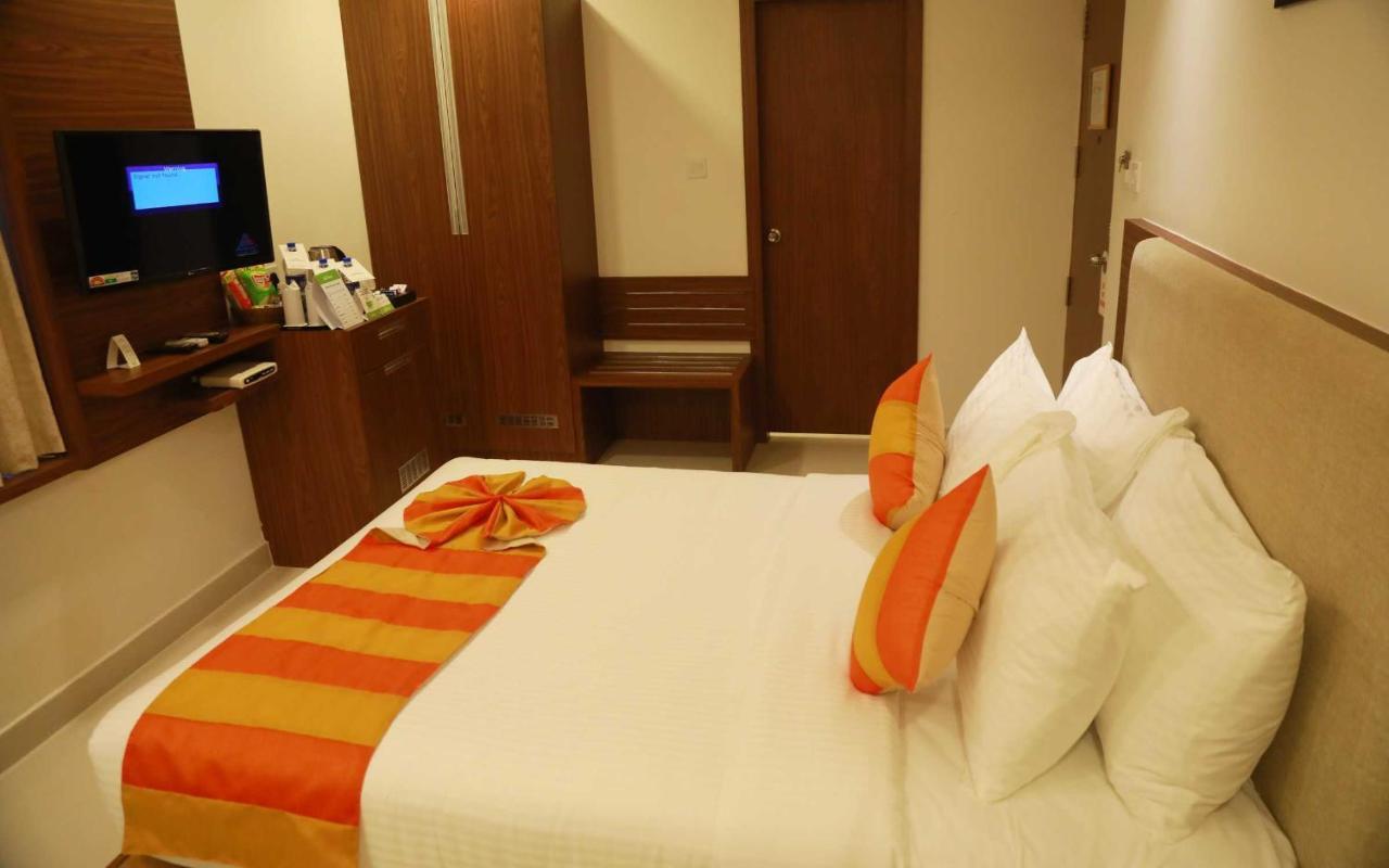 Hotel Anjali Park Котаям Екстериор снимка