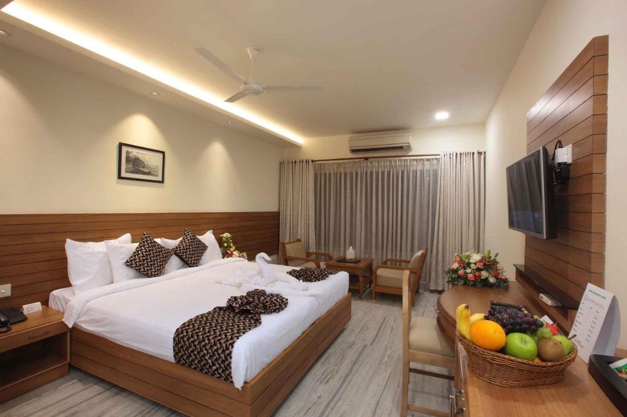 Hotel Anjali Park Котаям Екстериор снимка