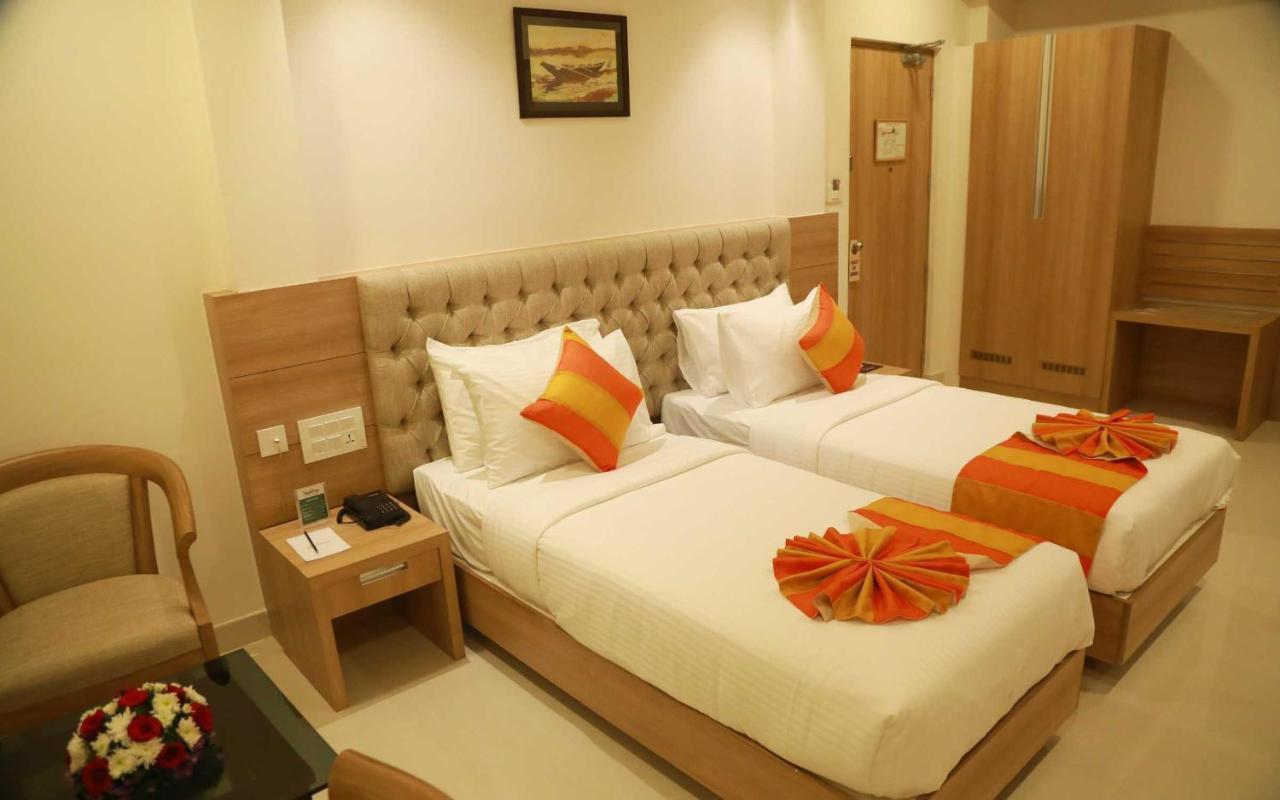 Hotel Anjali Park Котаям Екстериор снимка