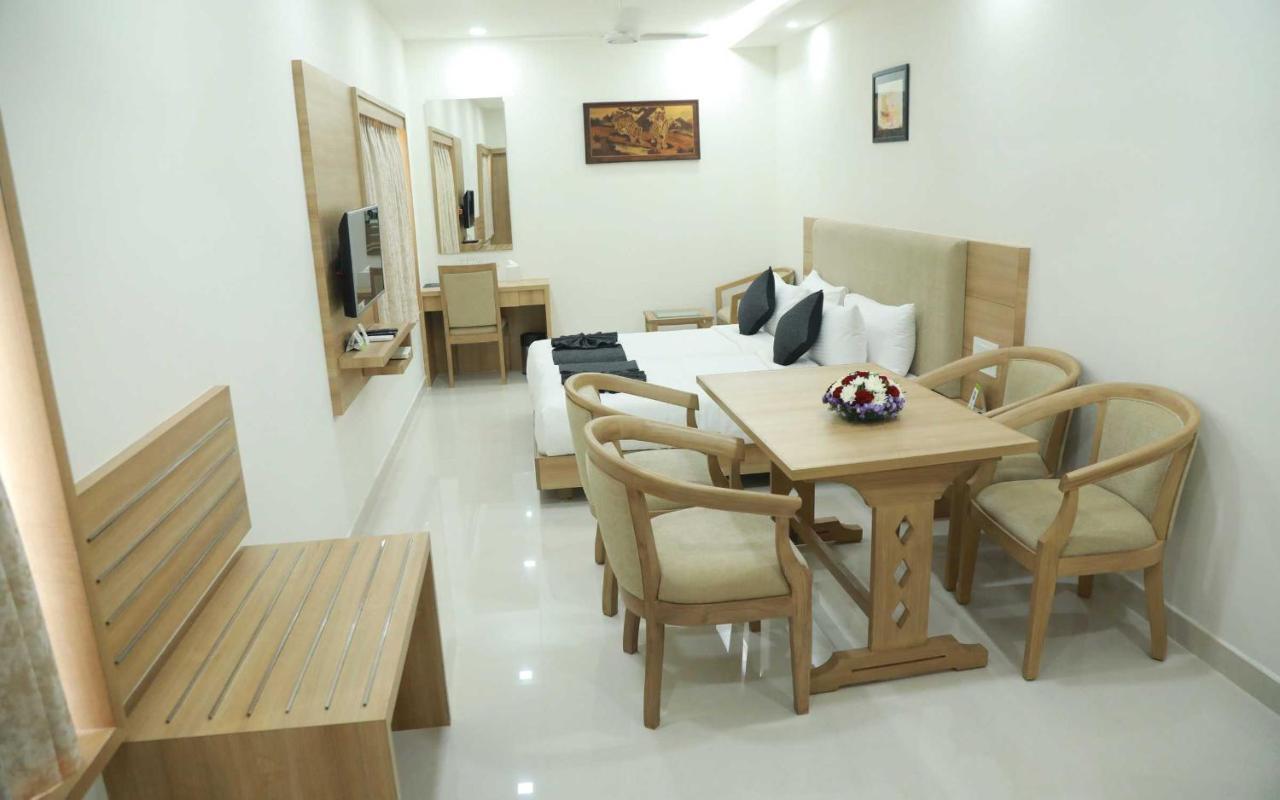 Hotel Anjali Park Котаям Екстериор снимка