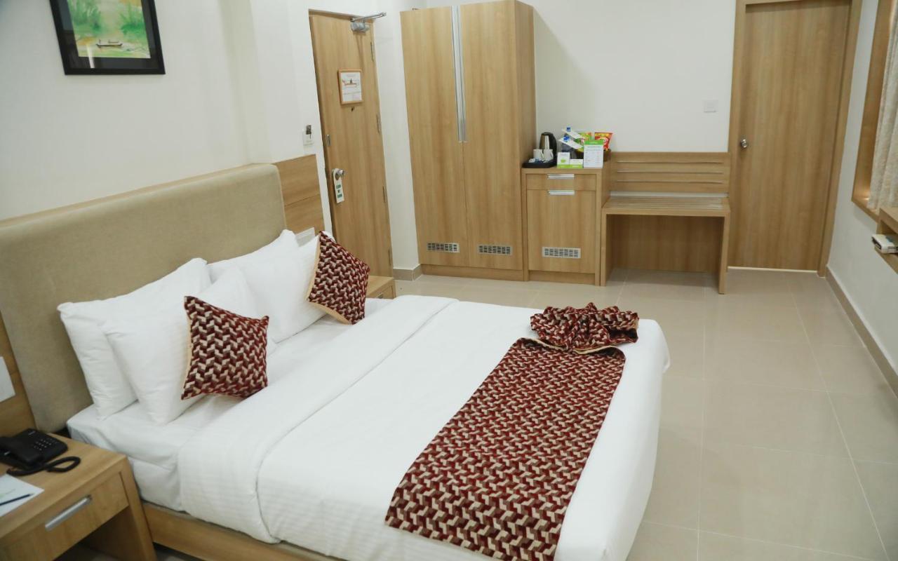 Hotel Anjali Park Котаям Екстериор снимка