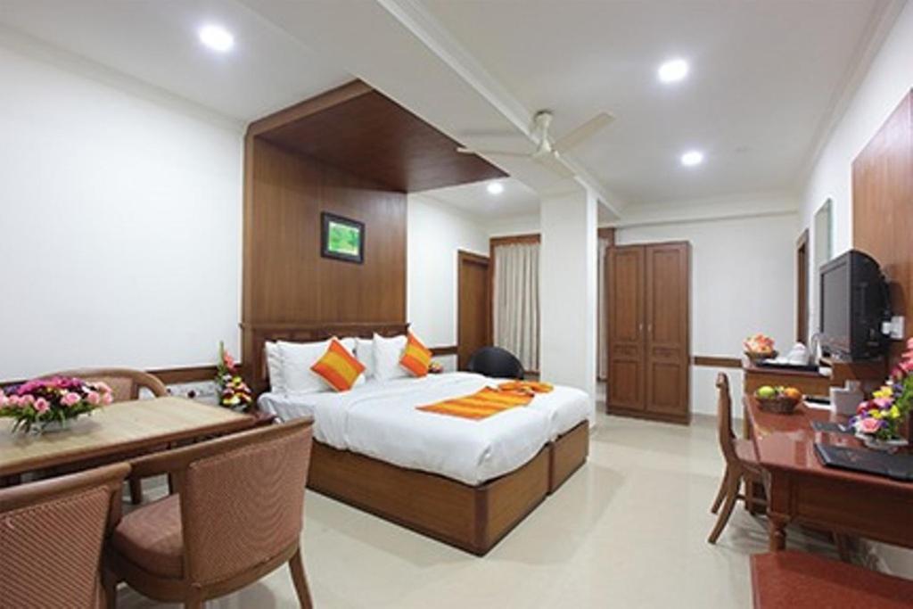 Hotel Anjali Park Котаям Екстериор снимка