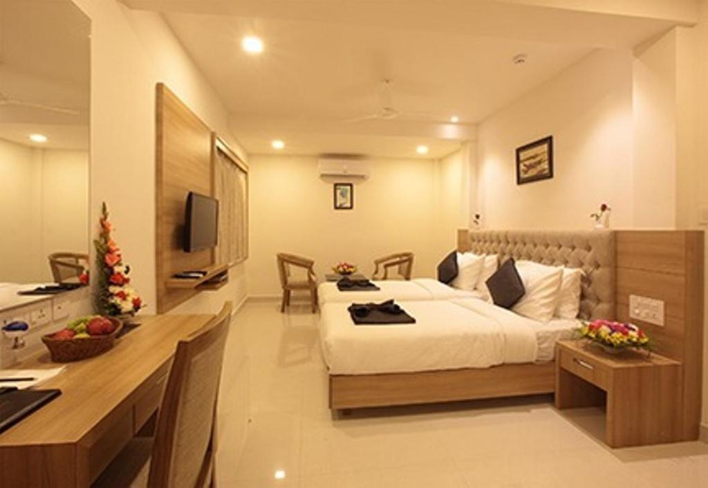 Hotel Anjali Park Котаям Екстериор снимка
