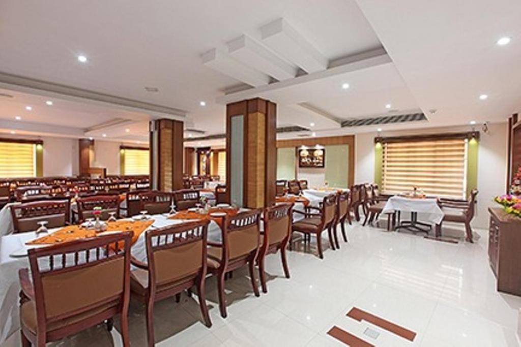 Hotel Anjali Park Котаям Екстериор снимка
