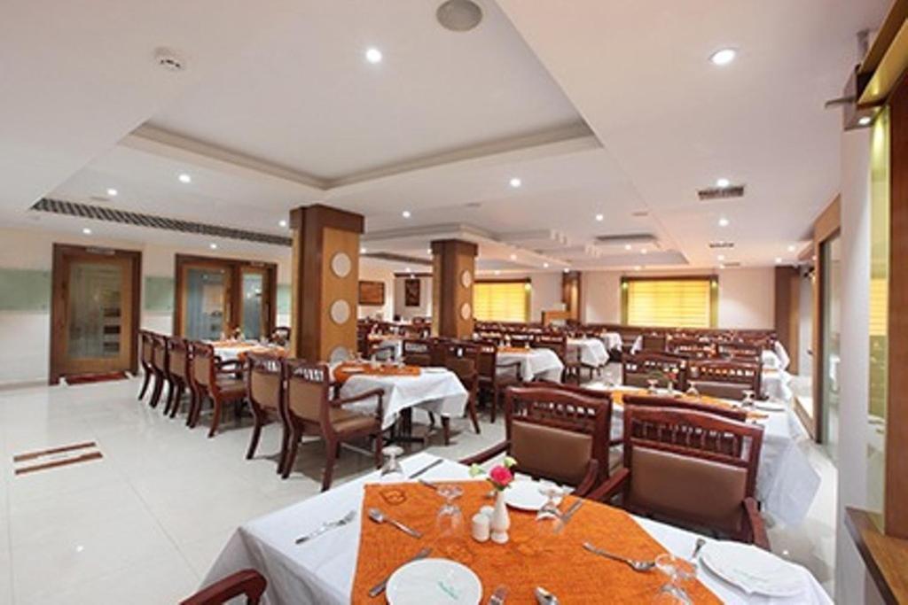 Hotel Anjali Park Котаям Екстериор снимка