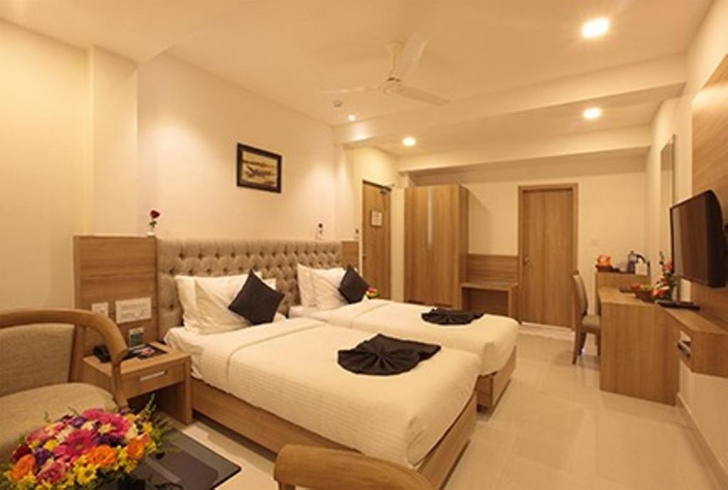 Hotel Anjali Park Котаям Екстериор снимка
